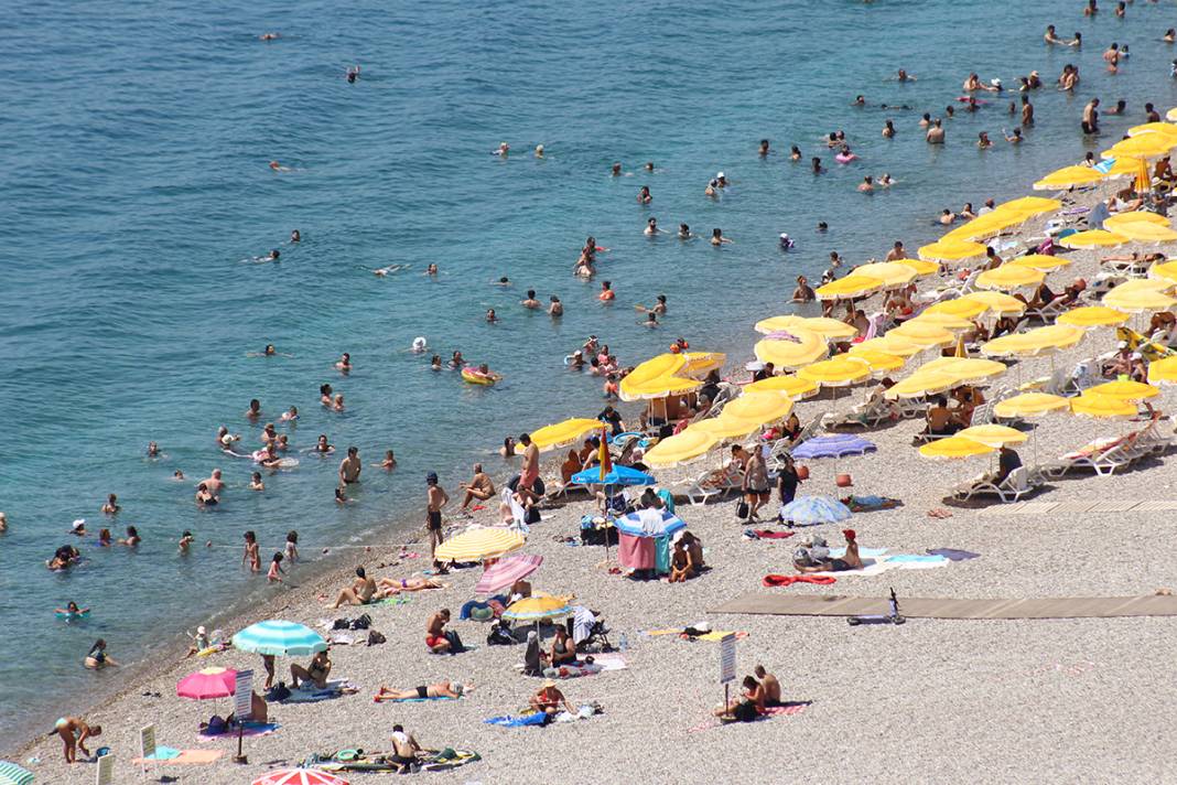 O ilimizde termometreler 46 dereceyi gördü! Sıcaktan bunalan sahillere koştu 2